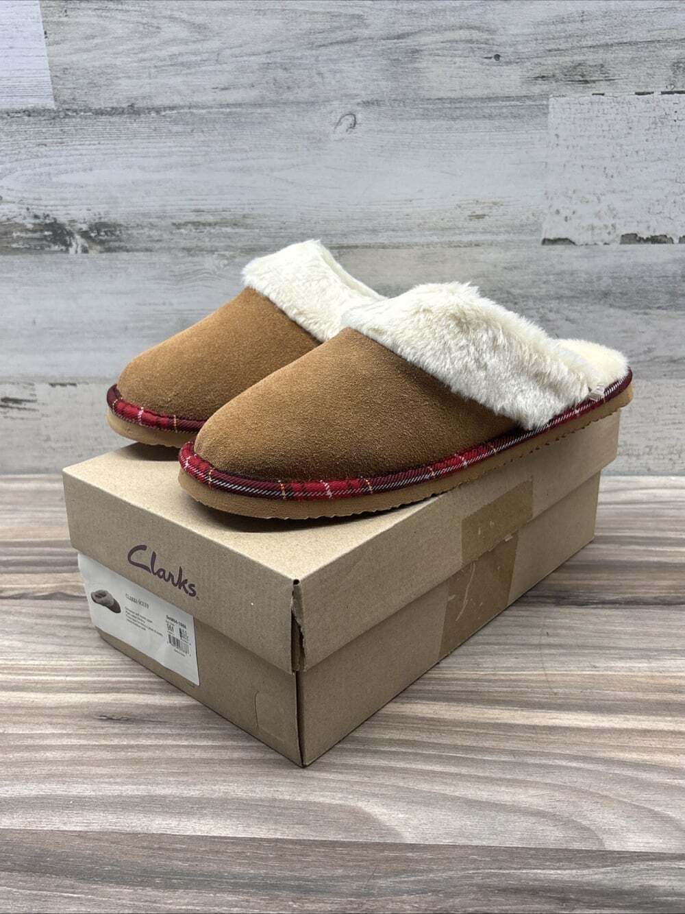 Clarks Womens Slippers Brown Tan Suede Faux Fur Lining Size 9m House Shoes